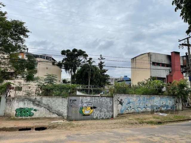 BAIXOU..... APROVEITE!&lt;BR&gt;IMPORTANTE: ESTE LOTE NÃO SOFREU ALAGAMENTO NA ENCHENTE.&lt;BR&gt;Oportunidade de Investimento em Terreno Estratégico em Bairro Movimentado&lt;BR&gt;Localização:&lt;BR&