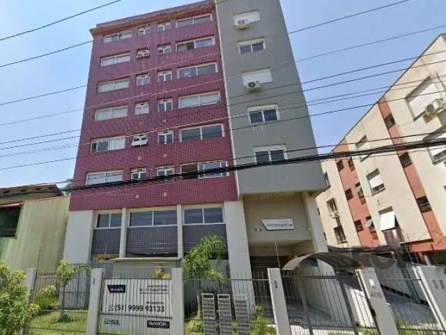 Apartamento para ALUGUEL de 42m² sendo 1 dormitórios com DUAS vagas, no Bairro Santo Antônio.&lt;BR&gt;&lt;BR&gt;Mobiliado, reformado, decorado, armários na cozinha, ar condicionado e churrasqueira. S