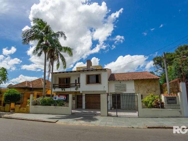 Excelente oportunidade de adquirir uma casa residencial/comercial de alto padrão localizada no prestigiado bairro Menino Deus, ao lado do belíssimo Parque Marinha do Brasil e do icônico Estádio Beira 