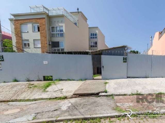 Excelente terreno à venda no coração do Menino Deus, com 1.870m², limpo e com um leve aclive, proporcionando ótimas possibilidades de construção. Ideal para quem deseja investir em um projeto de prédi