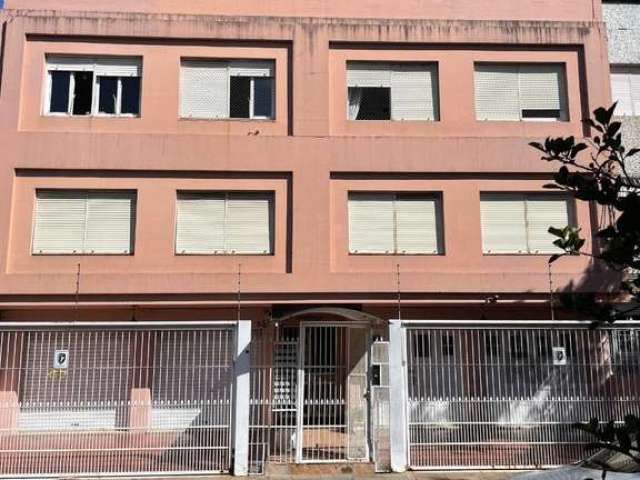 Apartamento com 145m² privativos e garagem coberta, próximo a Av. Getúlio Vargas, bairro Menino Deus, localização privilegiada com acesso a todos recursos da região. Três dormitórios, sendo uma suíte,