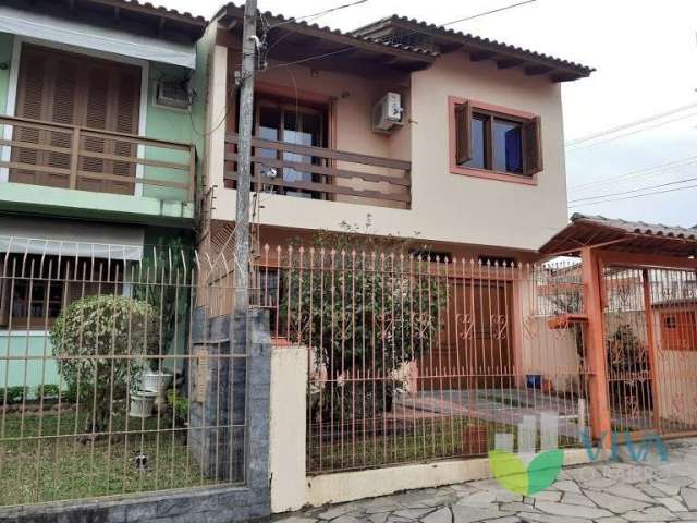 Casa de 3 dormitórios, com 205 m², possibilidade de 4 dormitórios, sala, copa, cozinha com área de serviço separada, churrasqueira, banheiro auxiliar, garagem fechada. Estar intimo com sacada. Patio c