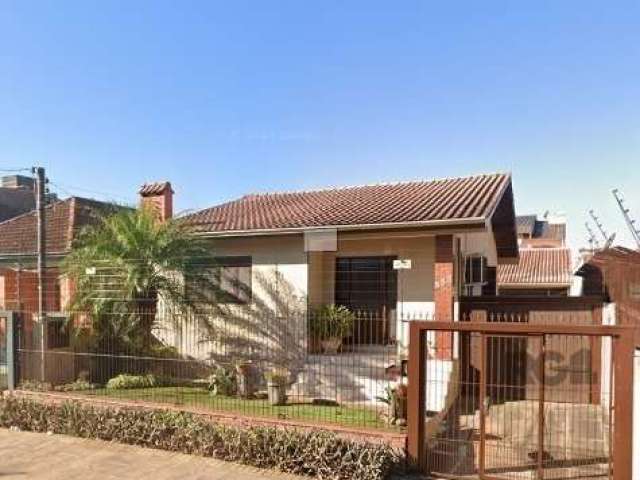 Casa térrea para LOCAÇÂO em Porto Alegre, no Bairro Sarandi, em alvenaria e telhas de cerâmica, com 3 dormitórios, sendo 2 suítes, uma com closet e armários modulados, sala de jantar, sala de estar co