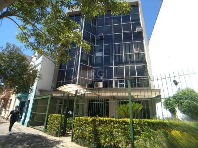 Sala/Conjunto Comercial duplex  no Bairro Floresta junto ao Moinhos de Vento. Com terraço, piso cerâmico, ar condicionado,   2  banheiros, na, salas bem iluminadas, &lt;BR&gt;Prédio com  elevador e po