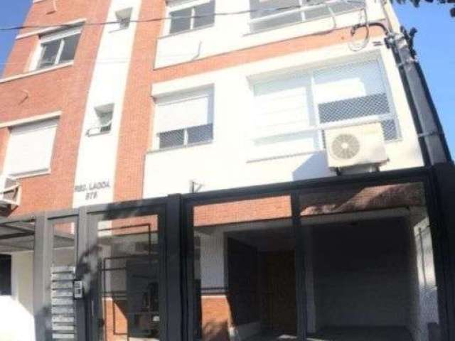 Apartamento em porto alegre no bairro jardim botânico,2 dormitórios com suíte, sala de estar, de frente,ensolarado. Prédio sem infra estrutura com elevador, 1 vaga de garagem escriturada e coberta, pr