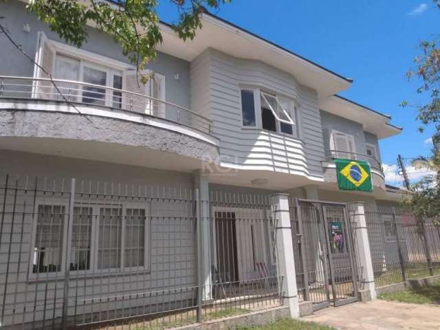 Casa impecável  á venda em Canoas no bairro Bela Vista com 256 m² de área construída com 3 dormitórios sendo um em suíte, com banheira de hidromassagem, com closet  e sacada, num dos outros dois dormi