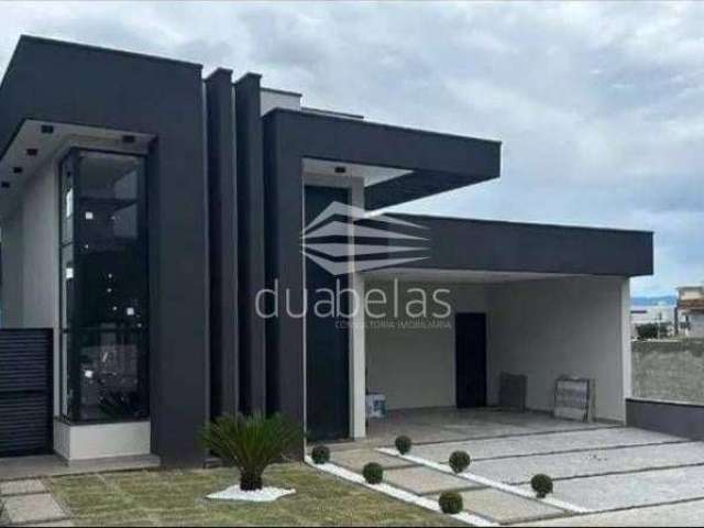 Uma bela Casa em Condomínio Fechado.