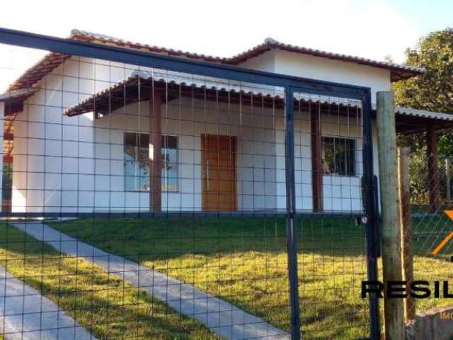 Linda casa 03 quartos em estilo colonial - Cond. Estância da Mata