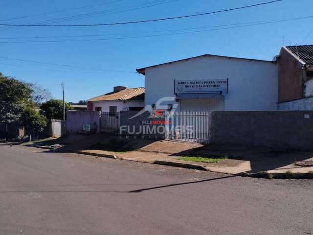 Imóvel residencial com terreno inteiro - possui salão de igreja no lote