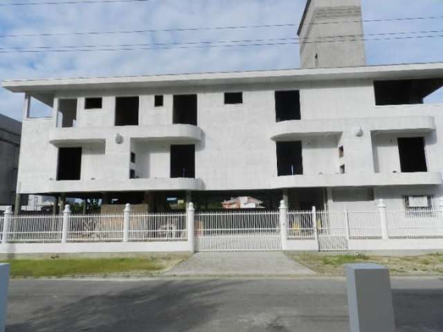 Prédio de 771 m², próximo ao mar, à venda