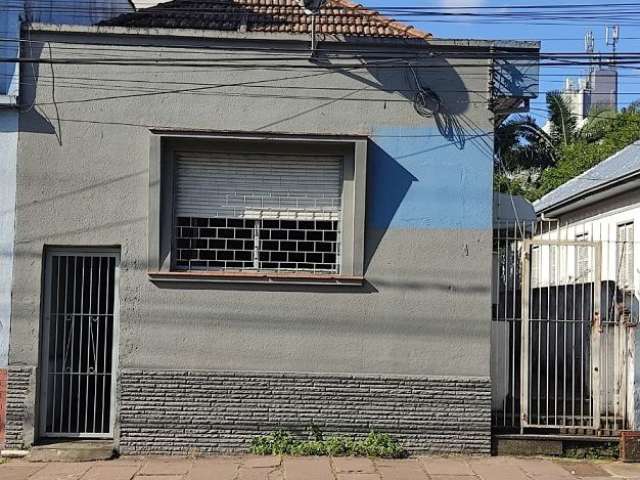 Casa de 90 m², com anexo nos fundos do terreno, para venda