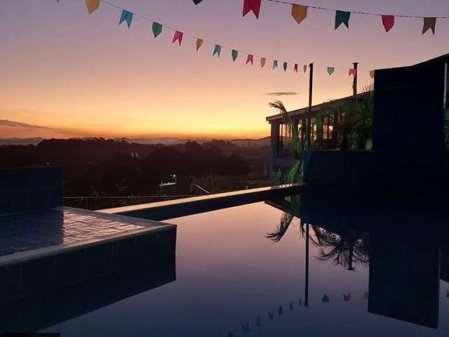 Casa de Condomínio em Guararema  Alto Padrão com Piscina  Área Gourmet  Spa