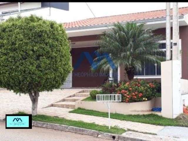 Linda Casa à Venda em Condomínio