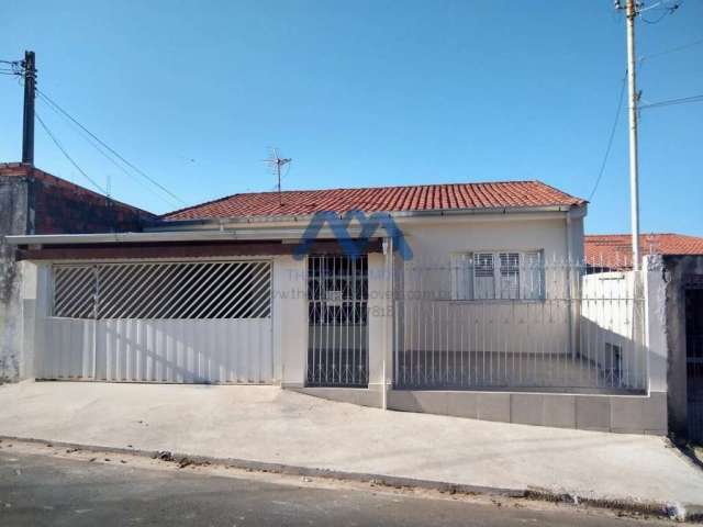 Excelente Casa com Edícula à Venda