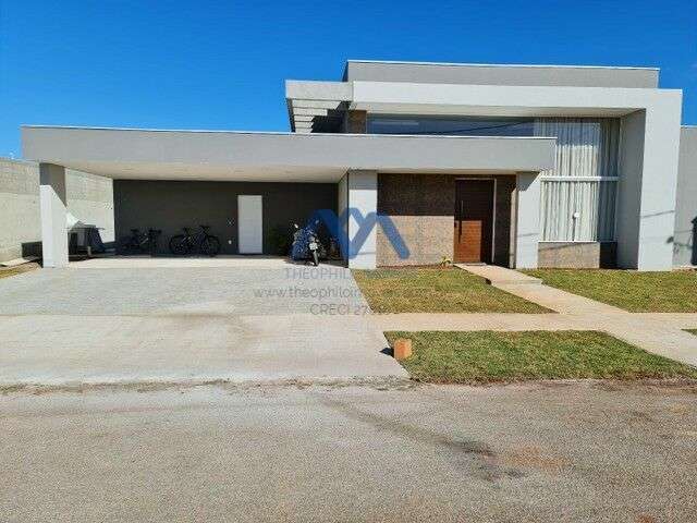 Linda Casa à Venda em Condomínio