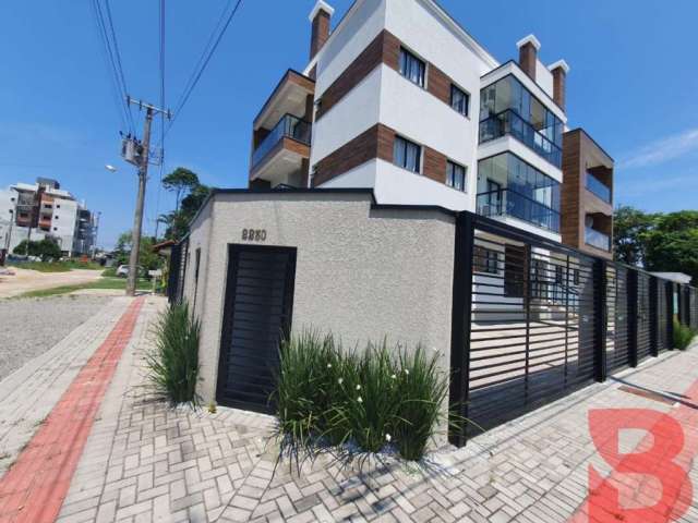 Linda cobertura com vista para o mar e para a serra no balneário rainha do mar! com 02 quartos (sendo 01 suíte) e terraço com churrasqueira