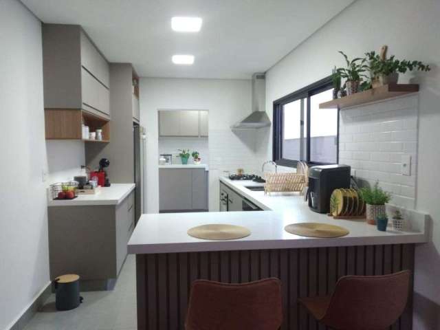 Casa com 3 dormitórios à venda, 210 m² por R$ 980.000,00 - Vila Cidade Universitária - Bauru/SP