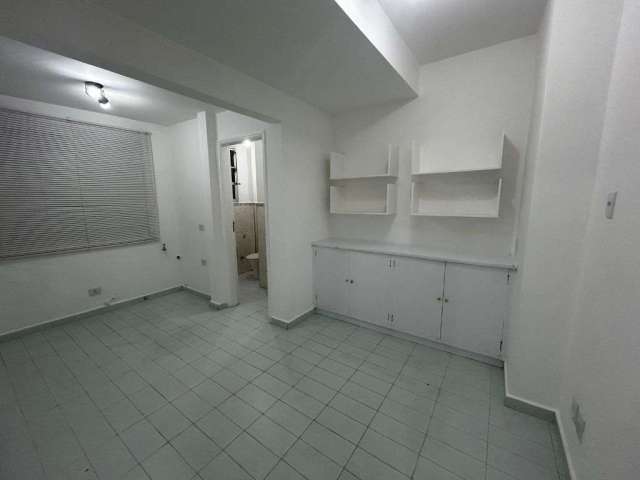 Sala comercial com 2 salas para alugar na Avenida Ana Costa, Gonzaga, Santos, 25 m2 por R$ 2.200