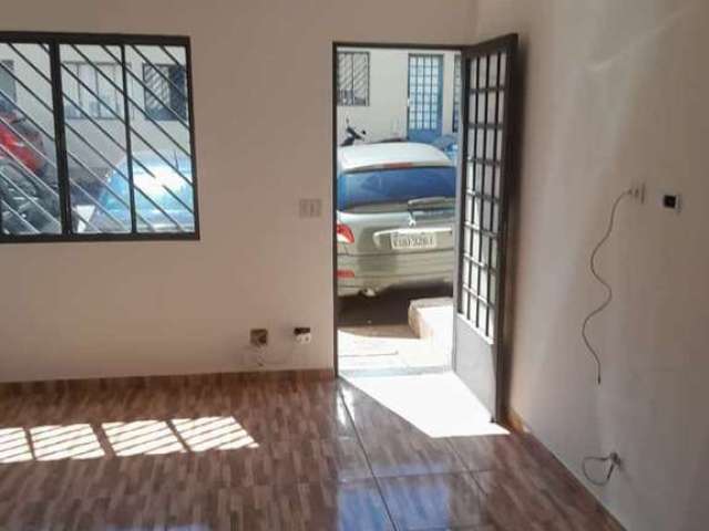 Casa com 2 quartos à venda na Rua Amador Lourenço, Vila Constança, São Paulo por R$ 360.000