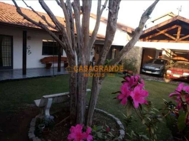 Casa com 4 quartos à venda -  354 m²-  Santana  - São José dos Campos