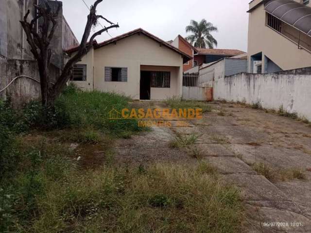 Casa + Edícula com 04 Quartos, 200m² no Jardim Satélite - SJC