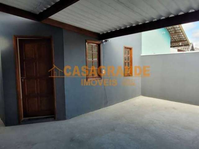 Casa com 02 quartos, 80mts no Jardim Santa Júlia SJC