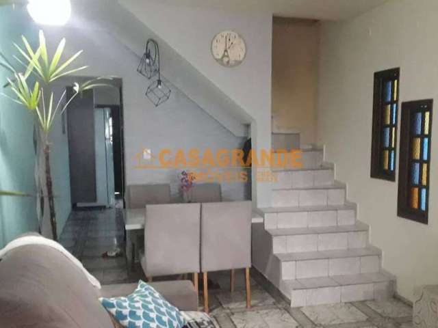 Casa Sobrado com 03 Quartos, 150m² no Jardim Castanheira - SJC