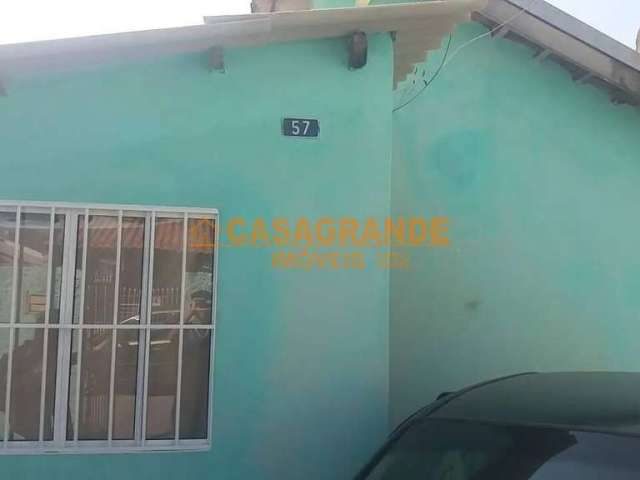 Casa com 01 quarto, 250mts no Conjunto Residencial Dom Pedro I  SJC