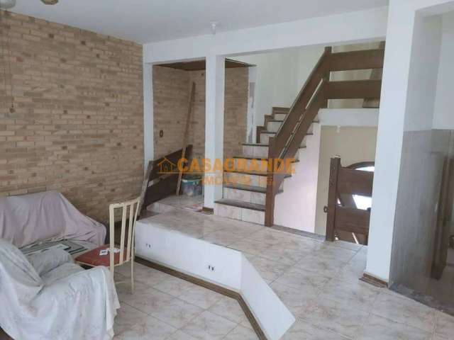 Casa com 03 quartos, 250mts no Jardim Colorado, São José dos Campos,