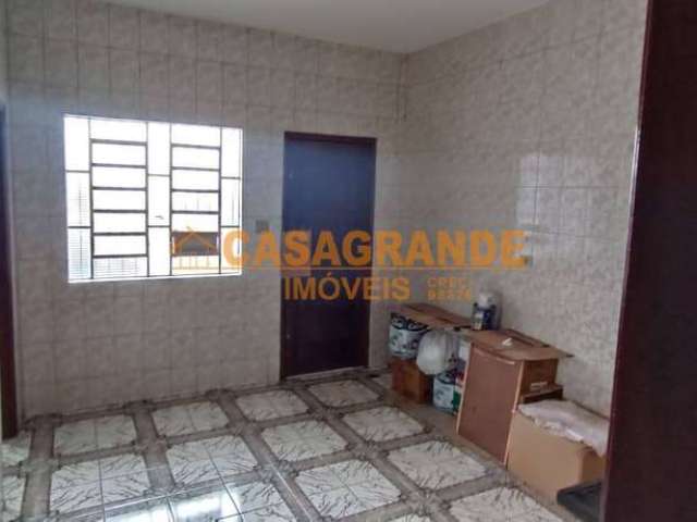 Casa com 03 Quartos, 250m² no Monte Castelo - SJC