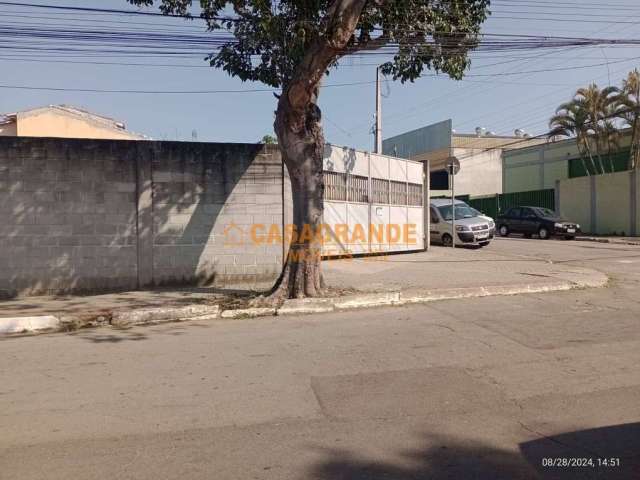 Terreno com 1.500 metros quadrados no Jardim Diamante