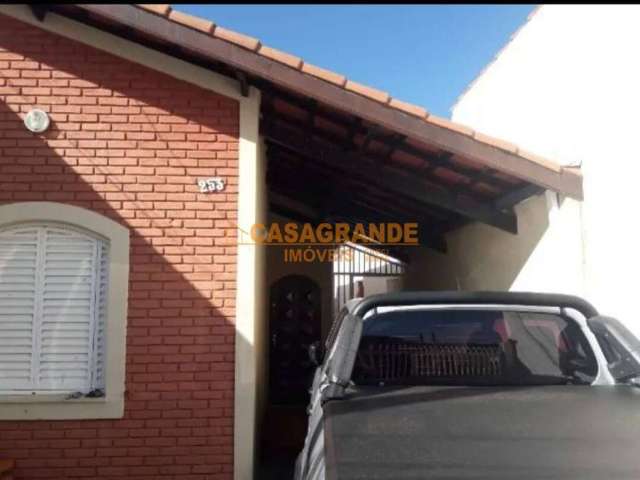 Casa com 3 Quartos - 80 m² - Jardim Oriente