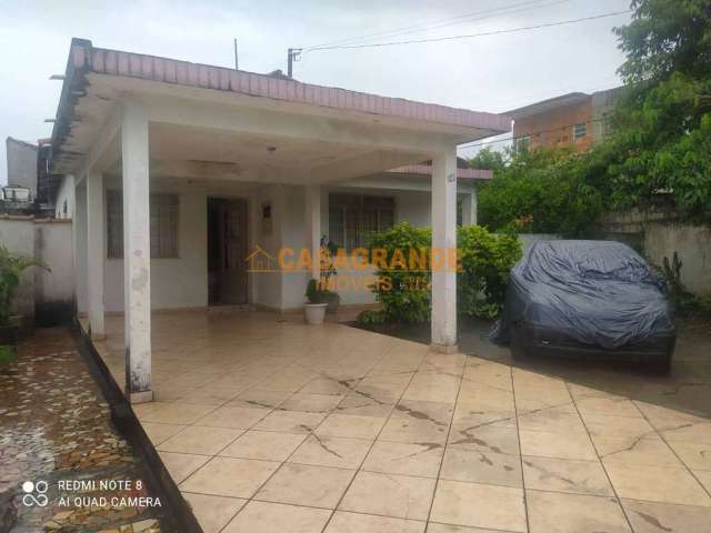 Casa com 03 quartos, 100m² no Jardim Ismênia SJC