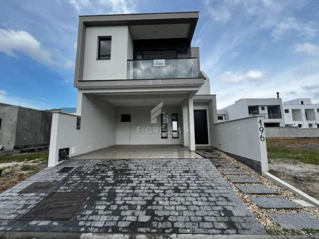 Casa em condomínio fechado, com 03 dormitórios sendo 3 suítes, em Biguaçu.