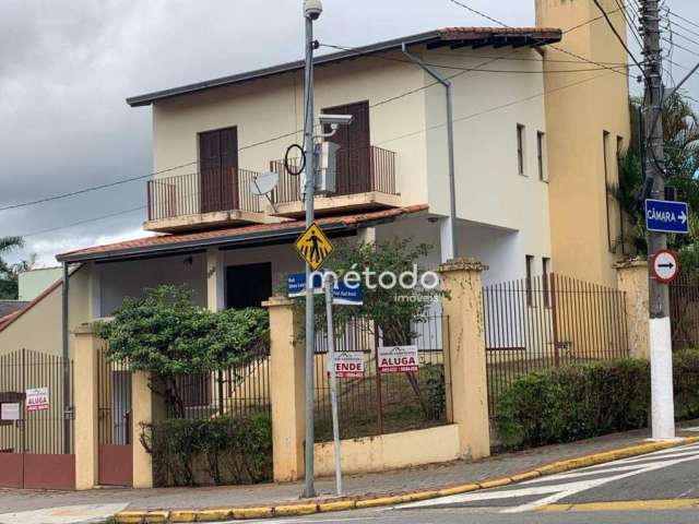 Sobrado na rua principal da belíssima cidade de Guararema - SP