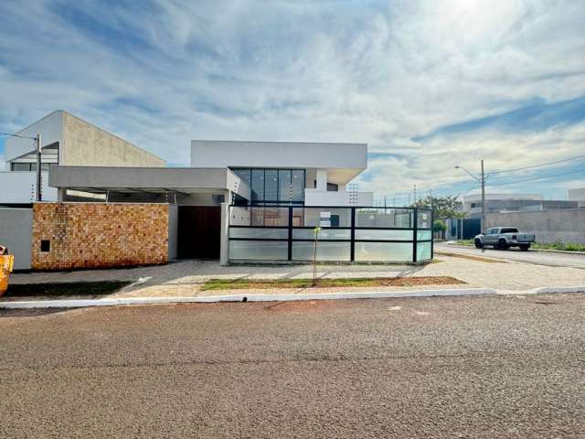 Casa com piscina no Jardim Munique