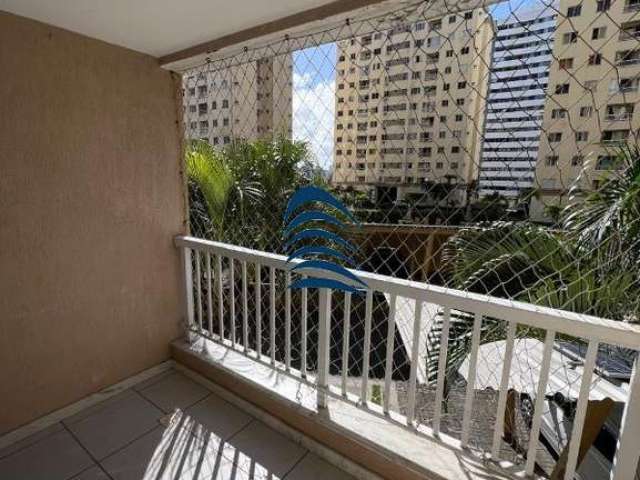 Apartamento com 79m², 3/4 com suíte, varanda, cozinha com armários, banheiro social e de serviço, Norte/sul, andar baixo