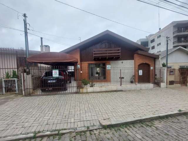 Casa com 5 quartos à venda no Marechal Floriano, Caxias do Sul  por R$ 650.000