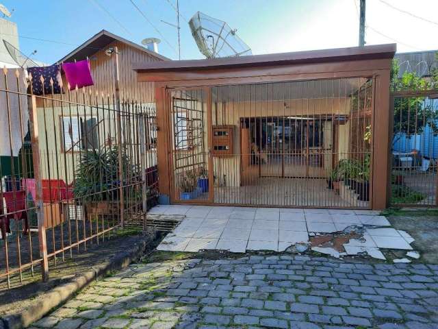 Casa em condomínio fechado com 5 quartos à venda no Medianeira, Caxias do Sul  por R$ 550.000