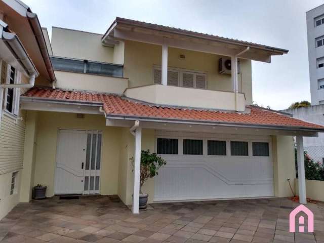 Casa com 3 quartos à venda no Pio X, Farroupilha  por R$ 990.000