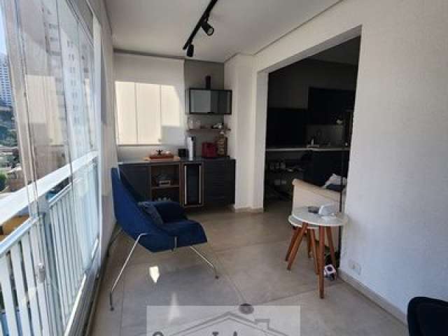 Apartamento com Varanda Gourmet e ponto Grill, 2 dormitórios sendo 1 suíte e 2 vagas de garagem.