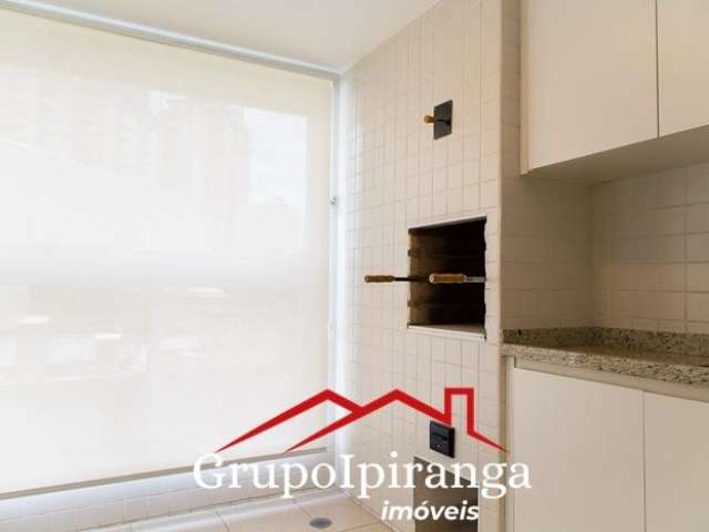 Apartamento com churrasqueira na sacada, localizado a 550m da estação Saúde, 1 dormitório, e 1 vaga