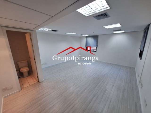 Sala comercial de 31,5 m², com depósito , banheiro, ar condicionado e 1 vaga