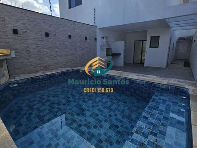 Sobrado Geminado em Mongaguá, bairro Jardim Aguapeú, próximo ao mar, excelente padrão e localização, 3 suítes com piscina e churrasqueira.