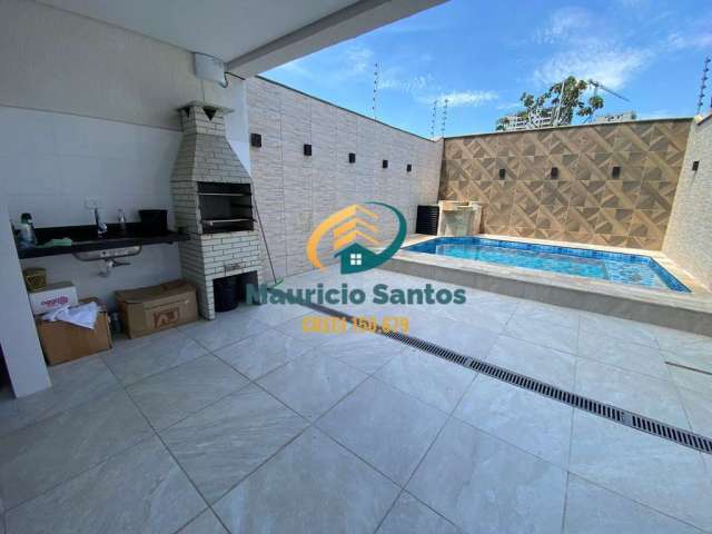 Sobrado novo de excelente padrão em Mongaguá, bairro Vera Cruz, na quadra da praia, 3 suítes, lavabo, lazer com piscina e churrasqueira com excelente localização!!