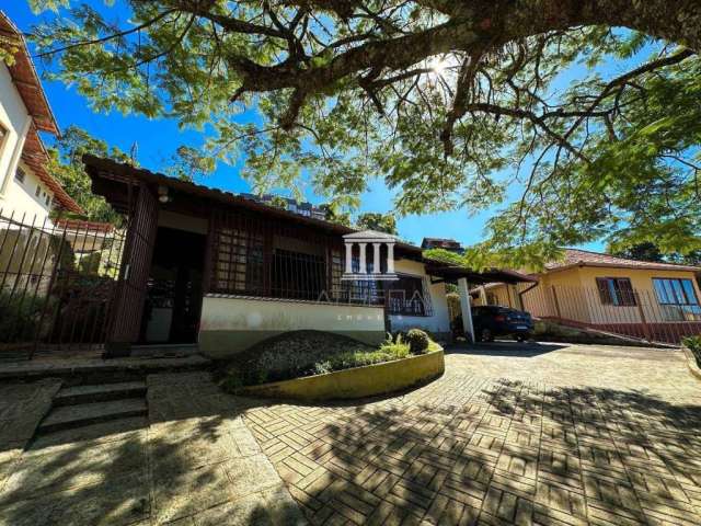 Casa com 5 dormitórios à venda, 300 m² por R$ 770.000,00 - Iucas - Teresópolis/RJ