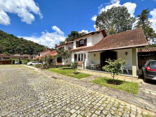 Casa com 3 dormitórios à venda, 171 m² por R$ 900.000,00 - Várzea - Teresópolis/RJ