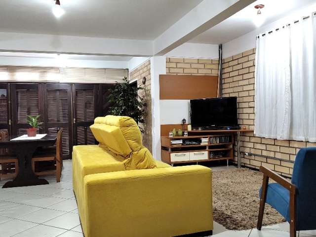 Casa plana com 3 quartos, churrasqueira no Costa e Silva  por R$ 719.000,00