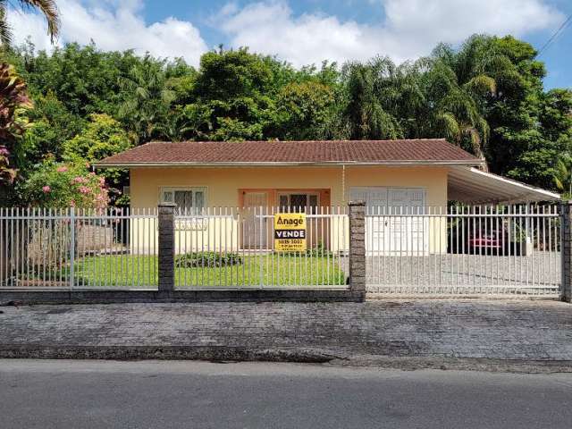 Casa plana com 2 quartos e terreno de 954 m2