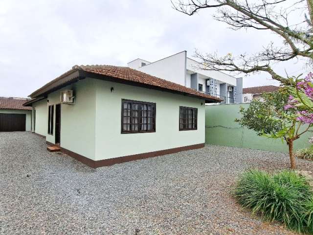 Casa plana com 4 quartos à venda no bairro Iririú em Joinville-SC, por R$ 550.000.00.